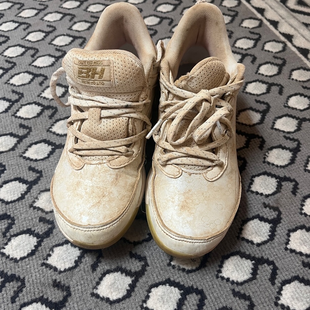 Under Armour Kids Beige Cleats
